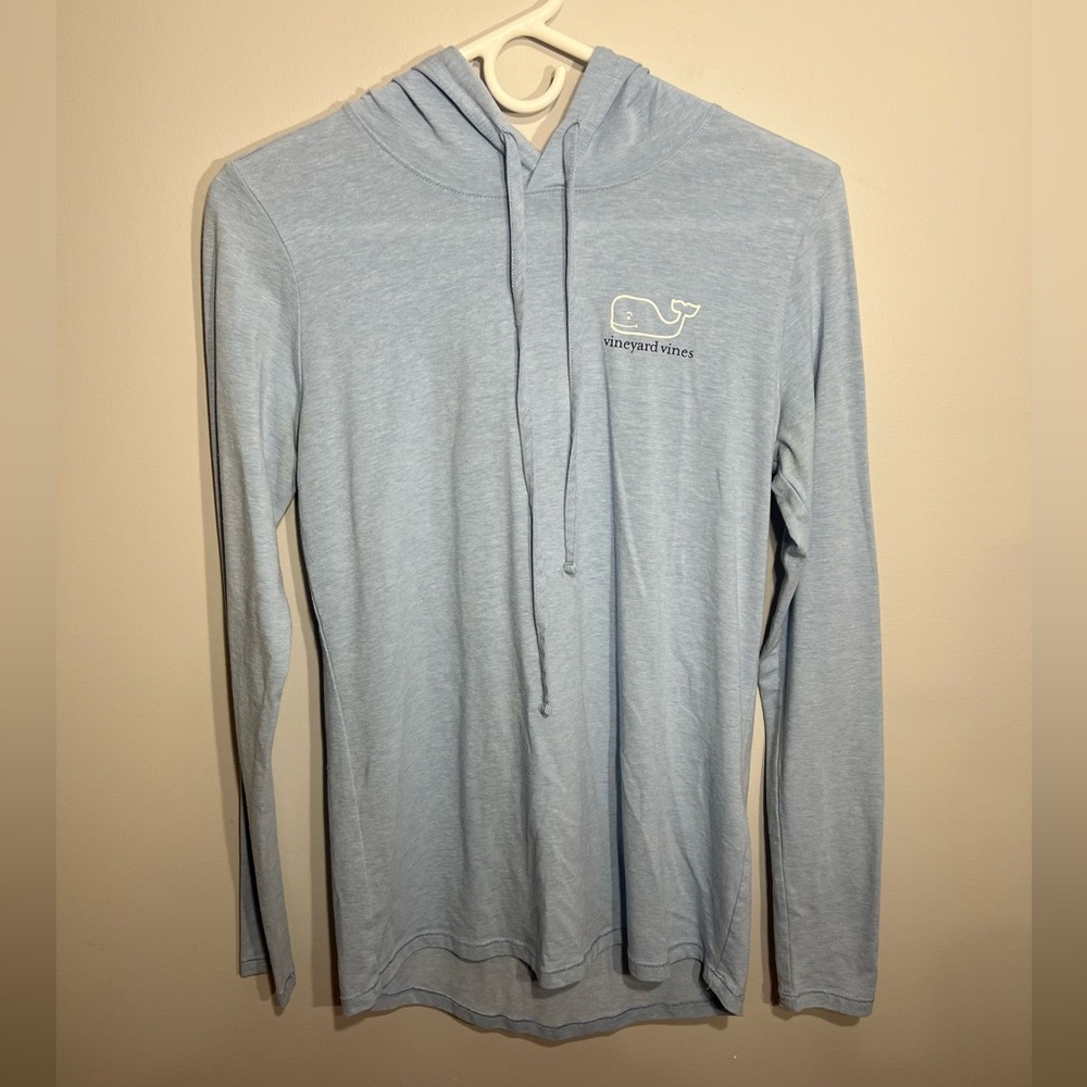 Woman long sleeve Vineyard Vines with hood. Size XXS.